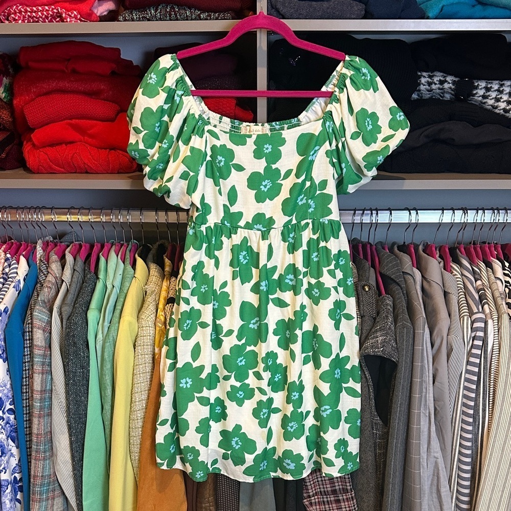 Altar’d State green/white floral short puff sleeve lined smocked dress size M